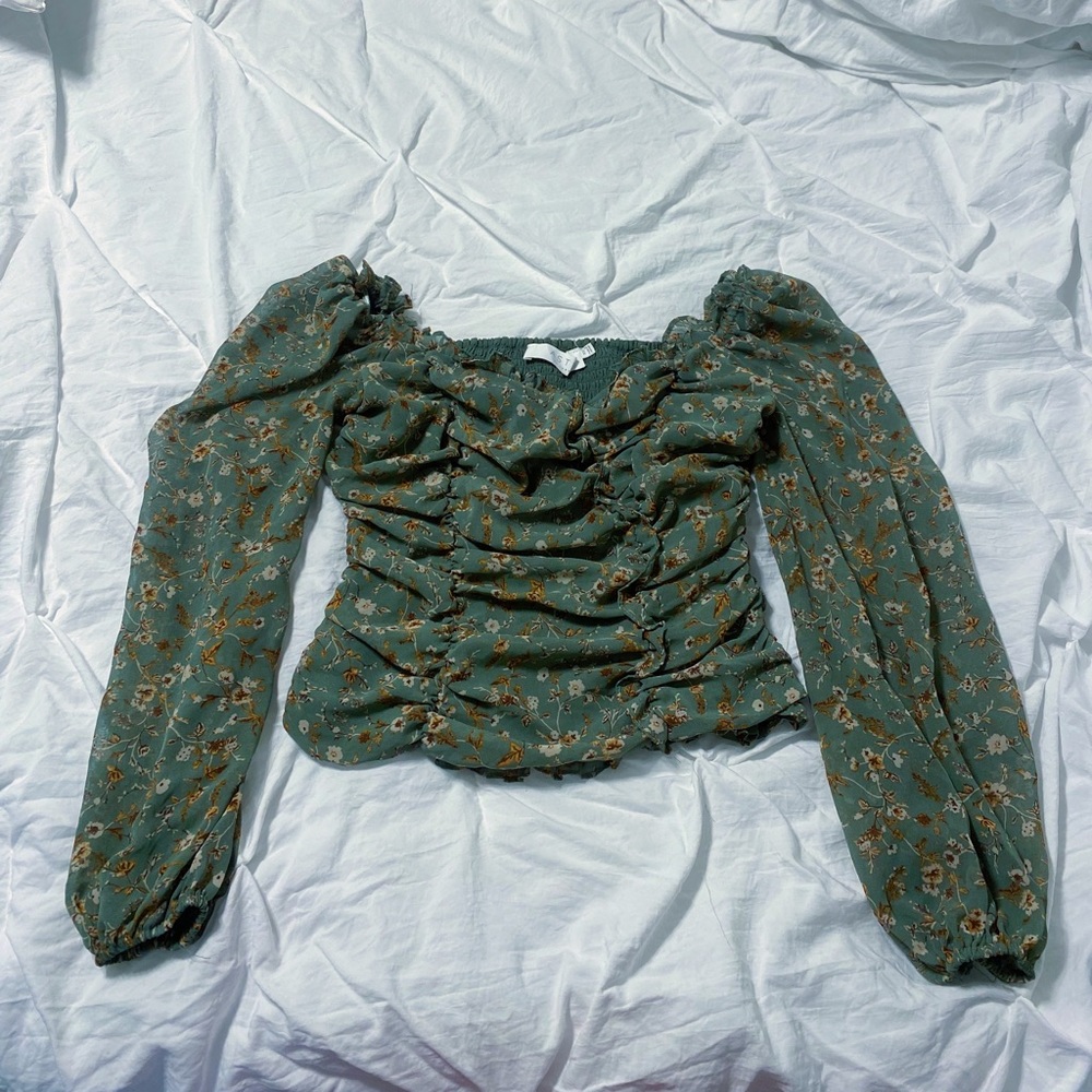 ASTR The Label Revolve TONINA FLORAL PUFF SLEEVE TOP SIZE XS